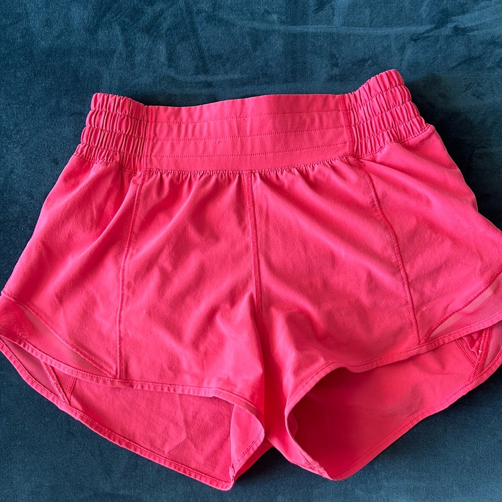 Lululemon size 2 pink hottie, hot shorts
